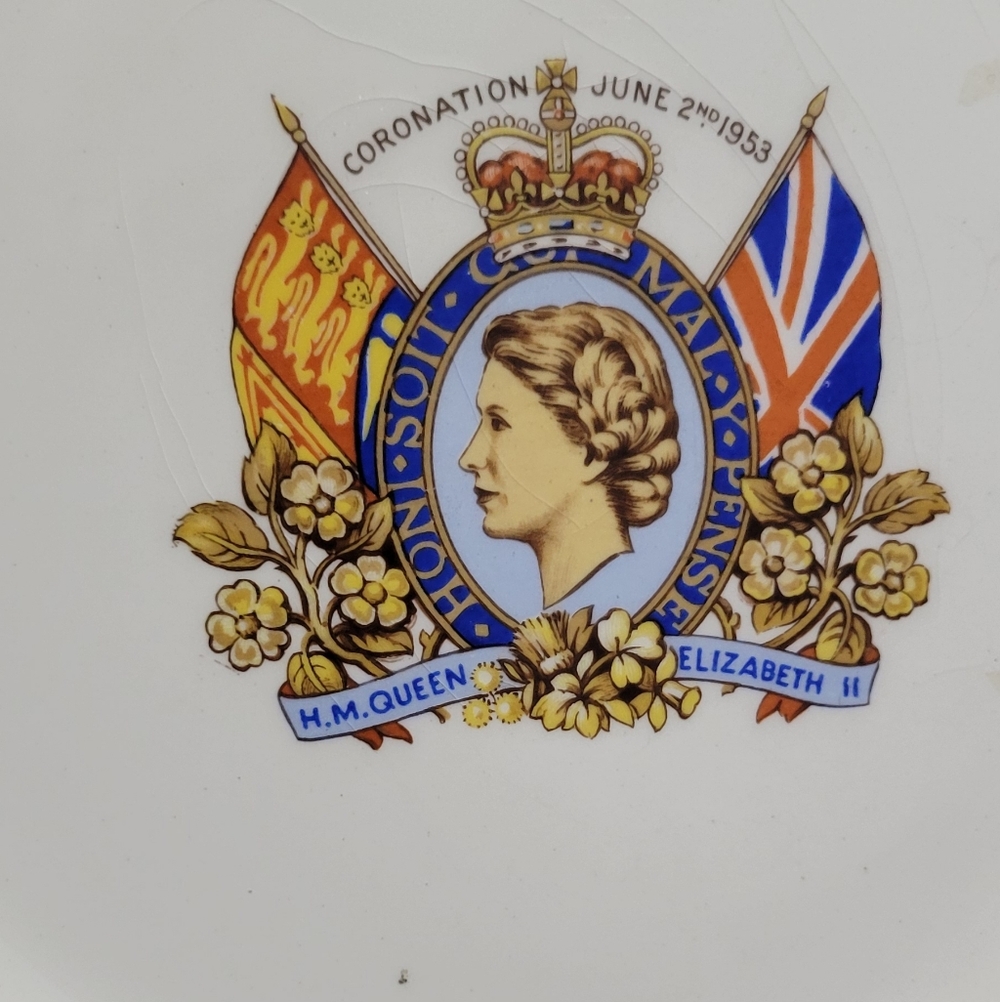 Royal Commemorative Coronation Plate with Gold 1952